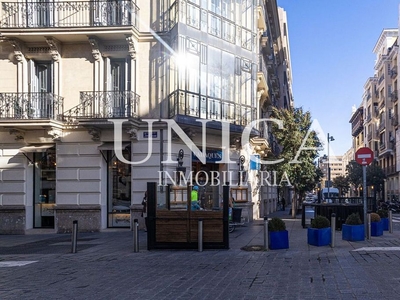 Piso en venta en Nuevos Ministerios - Ríos Rosas de 2 habitaciones con terraza y aire acondicionado