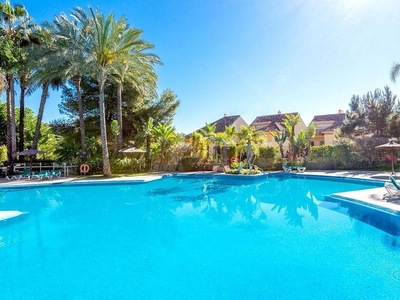 Piso en venta en Río Real de 2 habitaciones con terraza y piscina