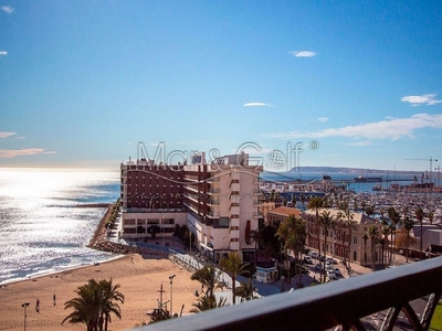 Venta de ático en Centro - Alicante de 3 habitaciones con terraza y aire acondicionado