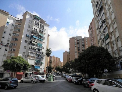Venta de piso en Alegría de la Huerta- Jardín de Málaga de 3 habitaciones con terraza y aire acondicionado