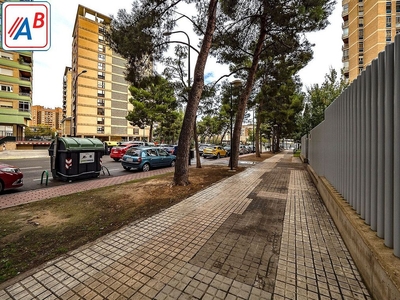 Venta de piso en calle De Juan II de Aragón de 3 habitaciones con terraza y garaje