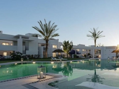 Venta de piso en Estepona Oeste - Valle Romano - Bahía Dorada de 3 habitaciones con terraza y piscina