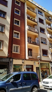 Venta de piso en Hernani de 2 habitaciones con garaje y balcón