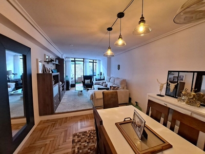Venta de piso en Praza España - Casablanca de 3 habitaciones con terraza y garaje