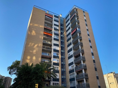 Venta de piso en Romareda de 5 habitaciones con terraza y balcón