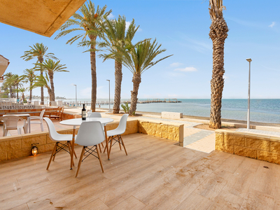 ¡Vive tu sueño frente al mar en este espectacular bungalow de planta baja con vistas paradisíacas! Venta El Alagar Beal