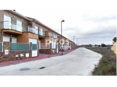 Casa adosada en venta en Calle Abeto