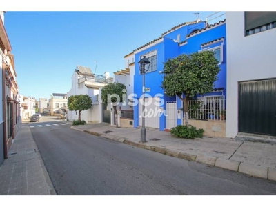 Casa adosada en venta en Calle de Aire en Gines por 218.000 €