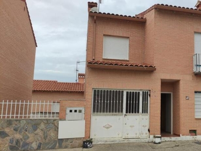 Chalet independiente con terreno en venta en la CM-4015' Otero