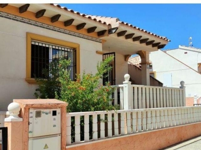 Сhalet adosado con terreno en venta en la Calle Castillo de Guadalest' Orihuela