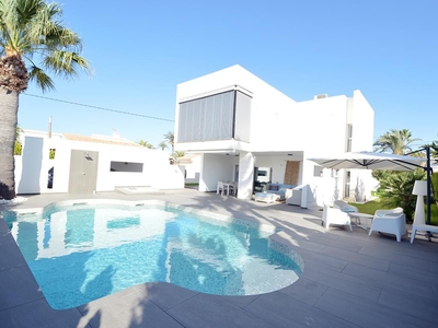 Villa con terreno en venta en la Dehesa de Campoamor' Cabo Roig