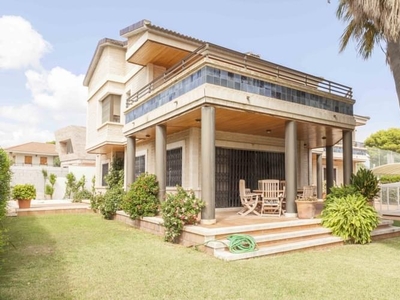 Villa con terreno en venta en la ronda de Garcilaso de la Vega' Dehesa de Campoamor