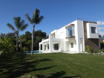 Villa con terreno en venta en la San Pedro de Alcántara