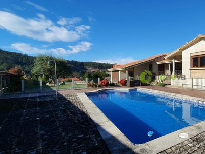 Venta de casa con piscina y terraza en O Hío (Cangas)