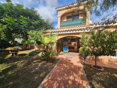 VILLA DE ESTILO ANDALUZ EN TORREMUELLE, BENÁLMADENA