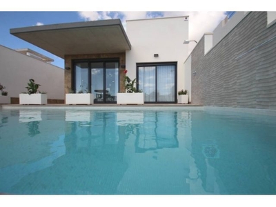 Villas de lujo en Dehesa de Campoamor, Orihuela Costa con piscina privada en parcelas de 500 mts
