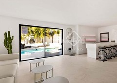 Chalet casa / villa en excelentes condiciones de 7 dormitorios con 226m² terraza en venta en Benahavís