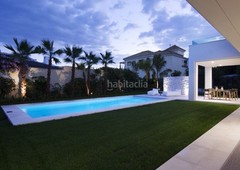 Chalet con 4 habitaciones amueblado con piscina, calefacción y aire acondicionado en Marbella