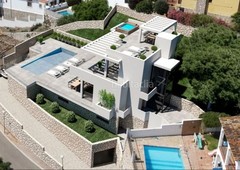 Chalet con 4 habitaciones con piscina, jardín y vistas al mar en Fuengirola