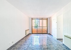 Venta Piso San Fernando de Henares. Piso de tres habitaciones en Paseo de Oria. Buen estado primera planta con terraza