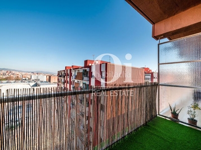 Ático con 4 habitaciones con ascensor, aire acondicionado y vistas a la montaña en Barcelona