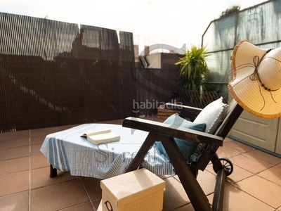 Ático precioso ático con ascensor y terraza a nivel en passeig mare de deu del coll. en Barcelona