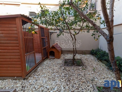 Casa adosada casa familiar con ascensor interior, jardín, terraza y parquing en Mataró