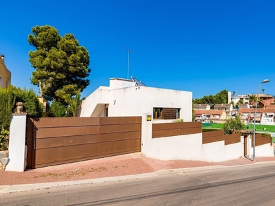 Chalet en venta en Los Balcones, Alicante