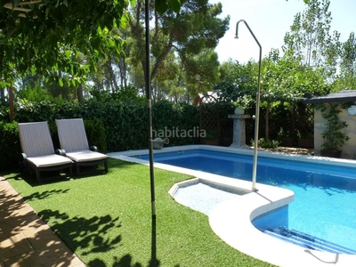 Chalet torre amb piscina i jardí en Castellnou-Can Mir-Can Solà Rubí