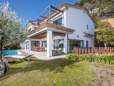 Chalet villa en excelentes condiciones con vistas al mar en venta en Llafranc