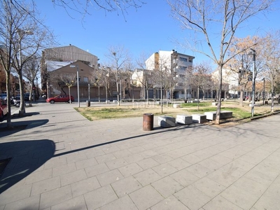 Piso con 2 habitaciones con ascensor y calefacción en Girona