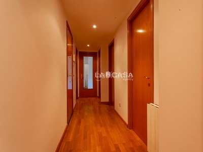 Piso con 3 habitaciones con ascensor, calefacción y aire acondicionado en Castelldefels