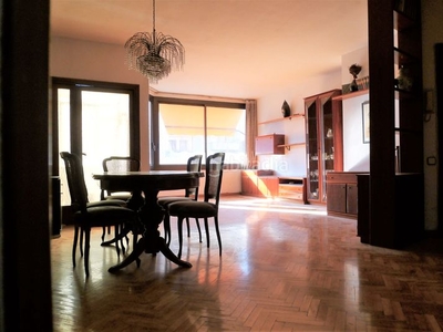 Piso pis de 105m amb molt de sol en Sant Antoni Barcelona