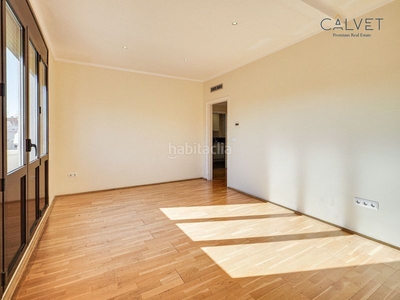 Piso vivienda de 78 metros con 2 habitaciones dobles, cocina independiente, salón comedor exterior, pequeño balcón, baño completo y aseo, ascensor. inmejorable ubicación en lo mejor del ensanche derecho. en Barcelona