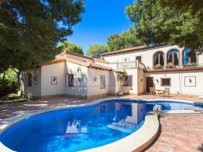 Villa con terreno en venta en la Playa Flamenca I