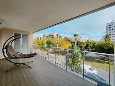 Alquiler de piso en calle Maestro José Garberí Serrano de 3 habitaciones con terraza y piscina