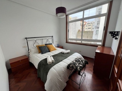 Alquiler de piso en Cuatro Caminos - Plaza de la Cubela de 2 habitaciones con terraza y muebles