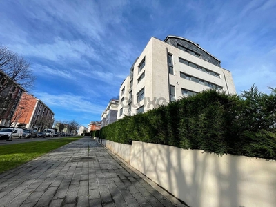 Alquiler de piso en Valdenoja - La Pereda de 3 habitaciones con jardín y muebles