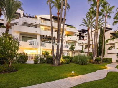 Apartamento en venta en Lomas de Marbella Club-Puente Romano, Marbella