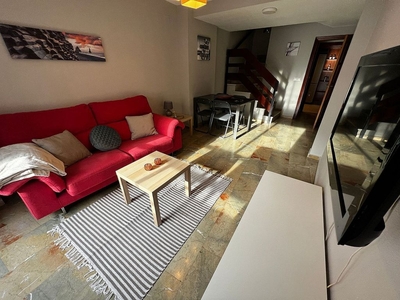 Dúplex en alquiler en avenida Alemania de 2 habitaciones con garaje y aire acondicionado