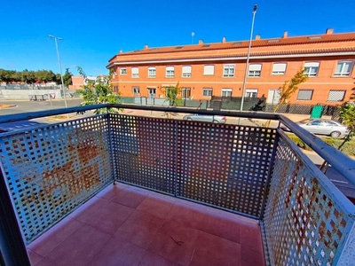 Dúplex en venta en calle Margarita Nelken de 2 habitaciones con terraza y piscina