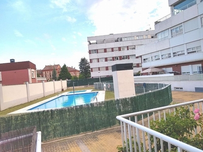 Piso en alquiler en calle Miguel de Unamuno de 1 habitación con piscina y garaje