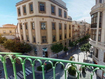Piso en venta en Ceuta de 5 habitaciones con balcón y aire acondicionado