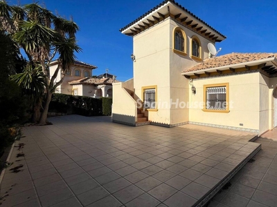 Villa en venta en La Zenia, Orihuela