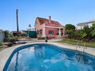 Villa en venta en San Luis de Sabinillas, Manilva