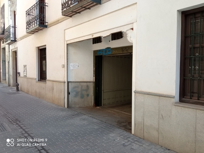 Amplia plaza de garaje en pleno centro de Granada. Venta Centro