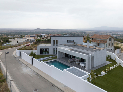 Espectacular vivienda unifamiliar de diseño en los Altos de la Zubia Venta La Zubia