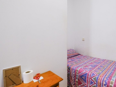Se alquila habitación en residencia de estudiantes en Argüelles, Madrid.