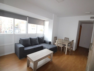 Alquiler de piso en calle Alosno de 2 habitaciones con muebles y aire acondicionado