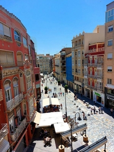 Alquiler de piso en Casco Histórico de 3 habitaciones con terraza y muebles